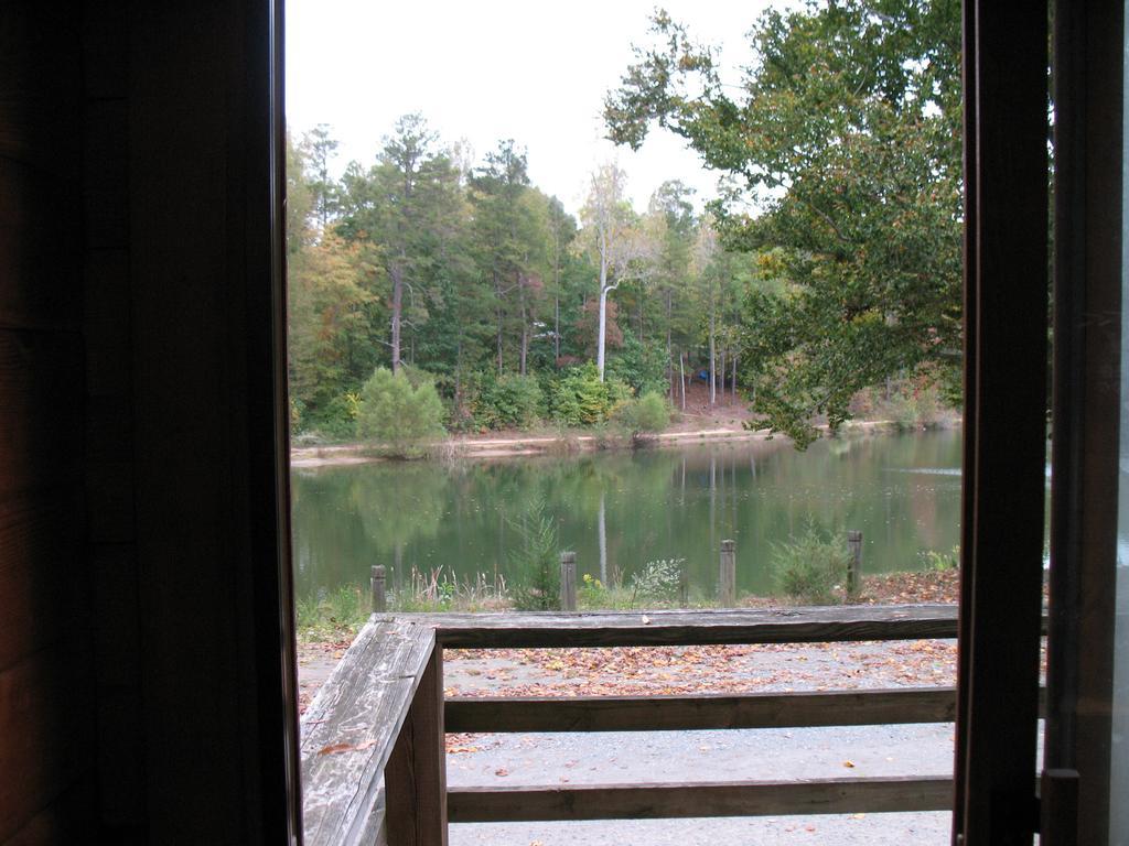 Forest Lake Camping Resort Lakefront Cabin 1 Advance Экстерьер фото